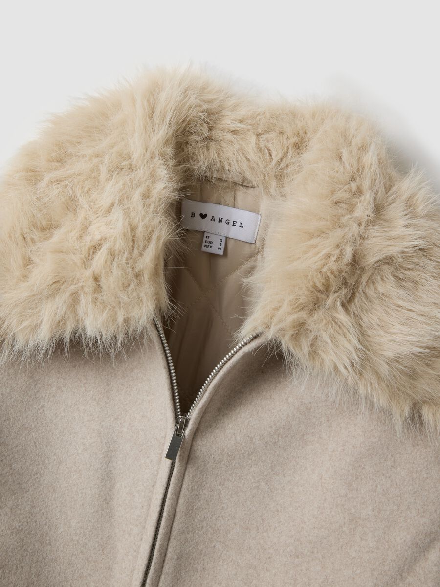Giacca beige con zip e collo in pelliccia_1
