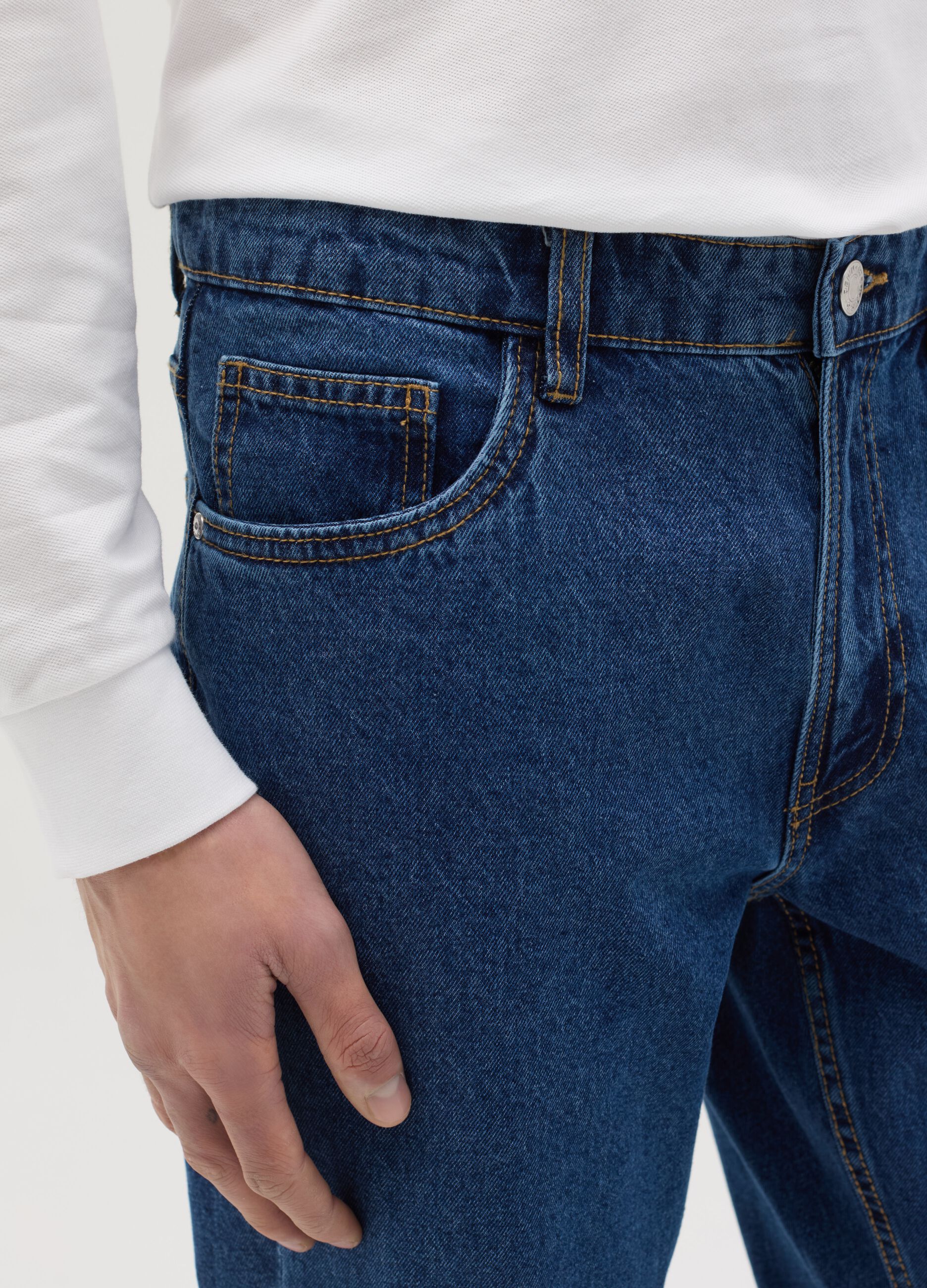 Slim-fit jeans with five pockets