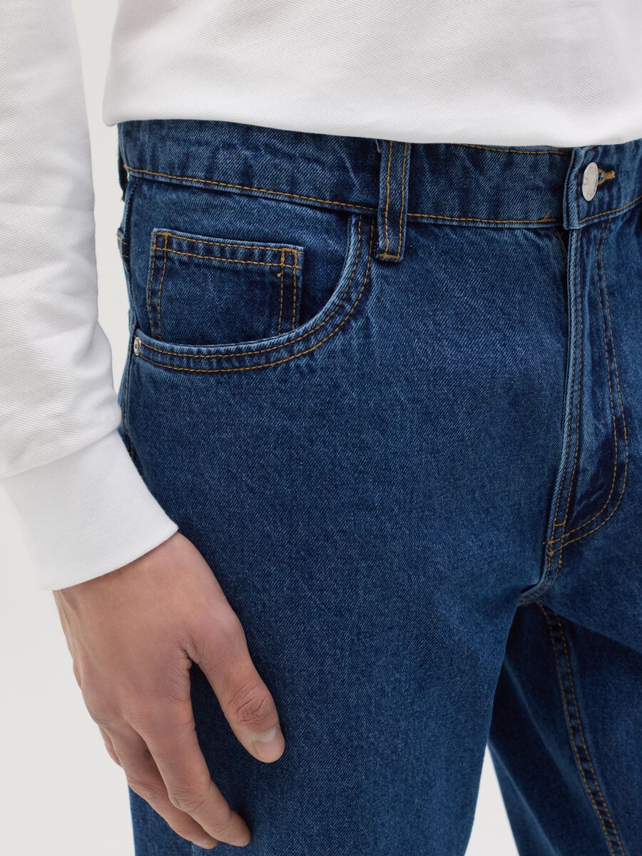 Slim-fit jeans with five pockets_2