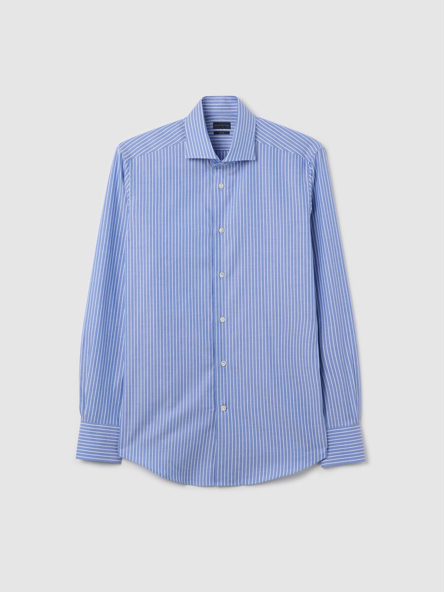 Men’s light blue slim-fit shirt in 100% cotton with cutaway collar_0
