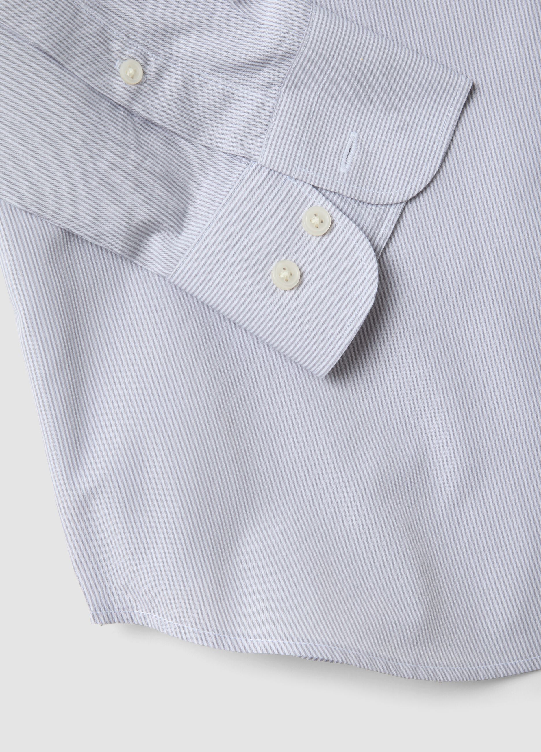 Camicia grigia in misto cotone a righe sottili easy iron regular fit
