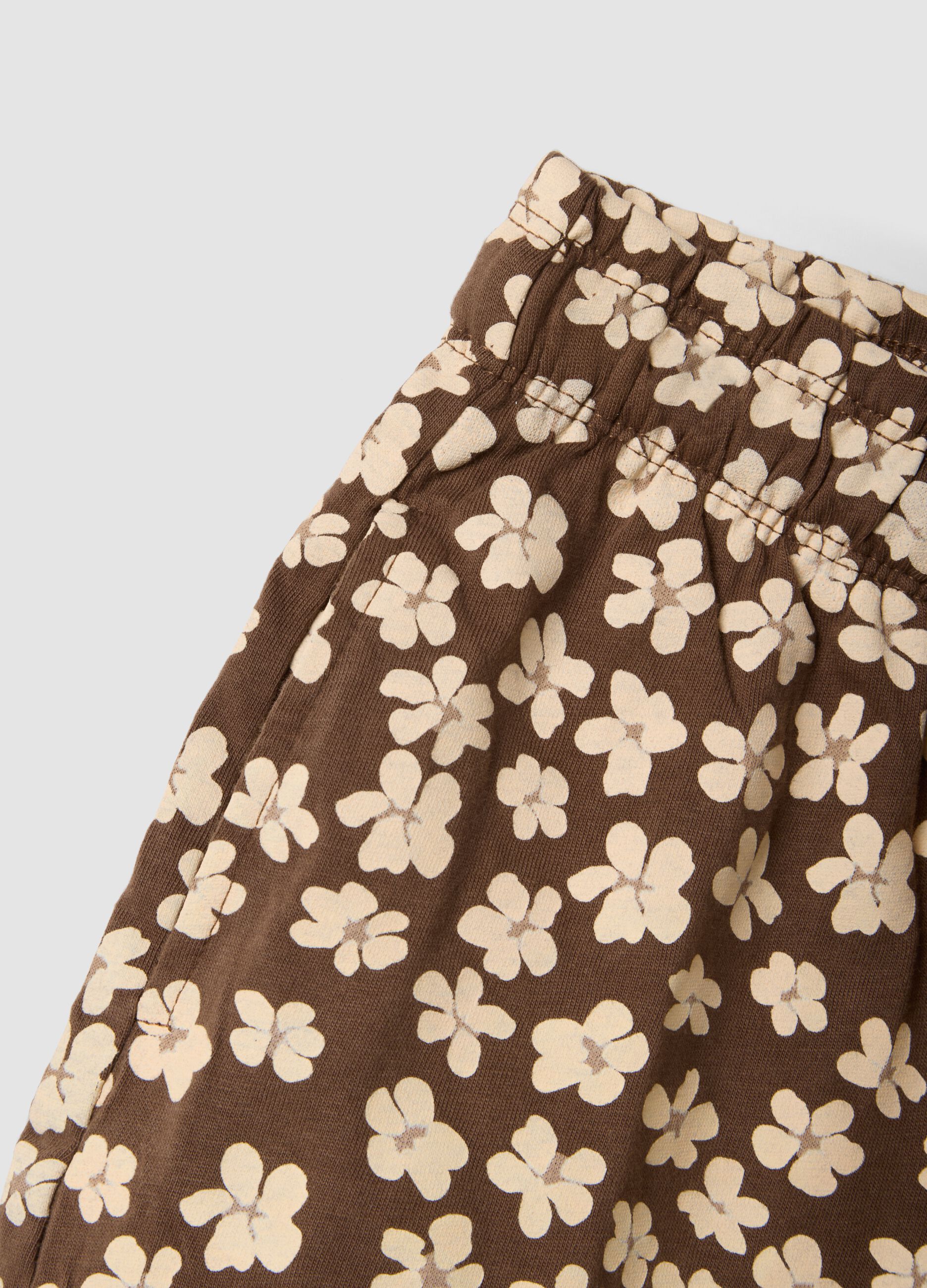 Beige pure cotton shorts with heart print