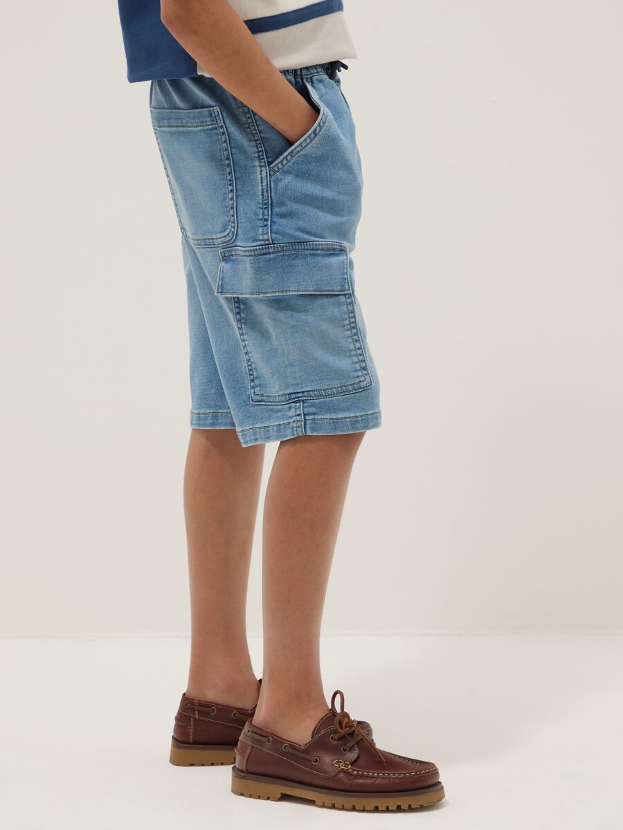 Shorts cargo azzurri in denim di cotone elasticizzato_2