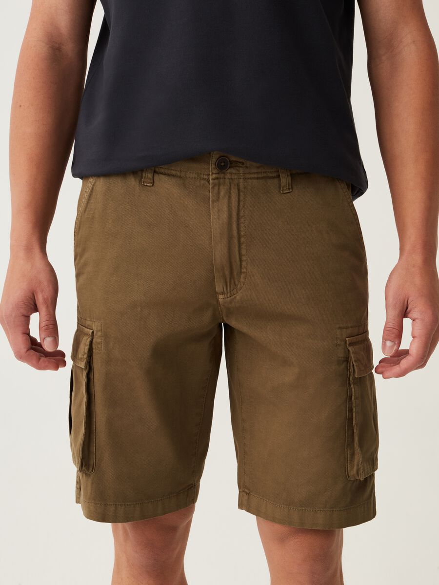 Textured cotton cargo Bermuda shorts_1