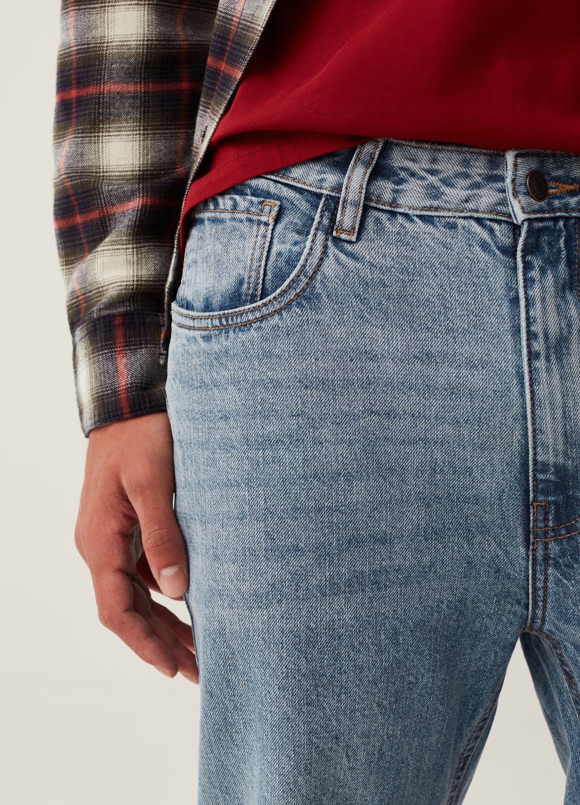 Jeans straight fit con scoloriture_1