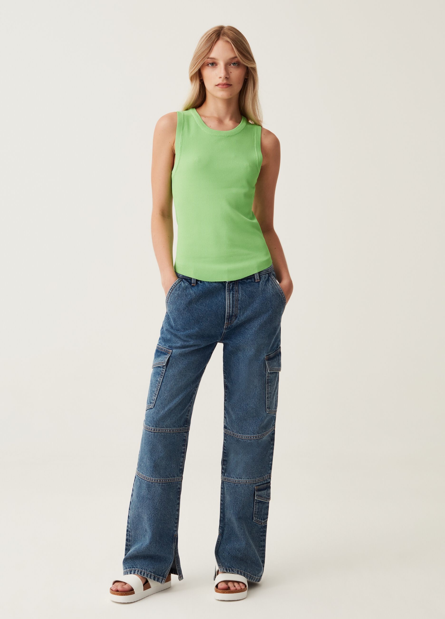 Tank top a costine con scollo rotondo_0