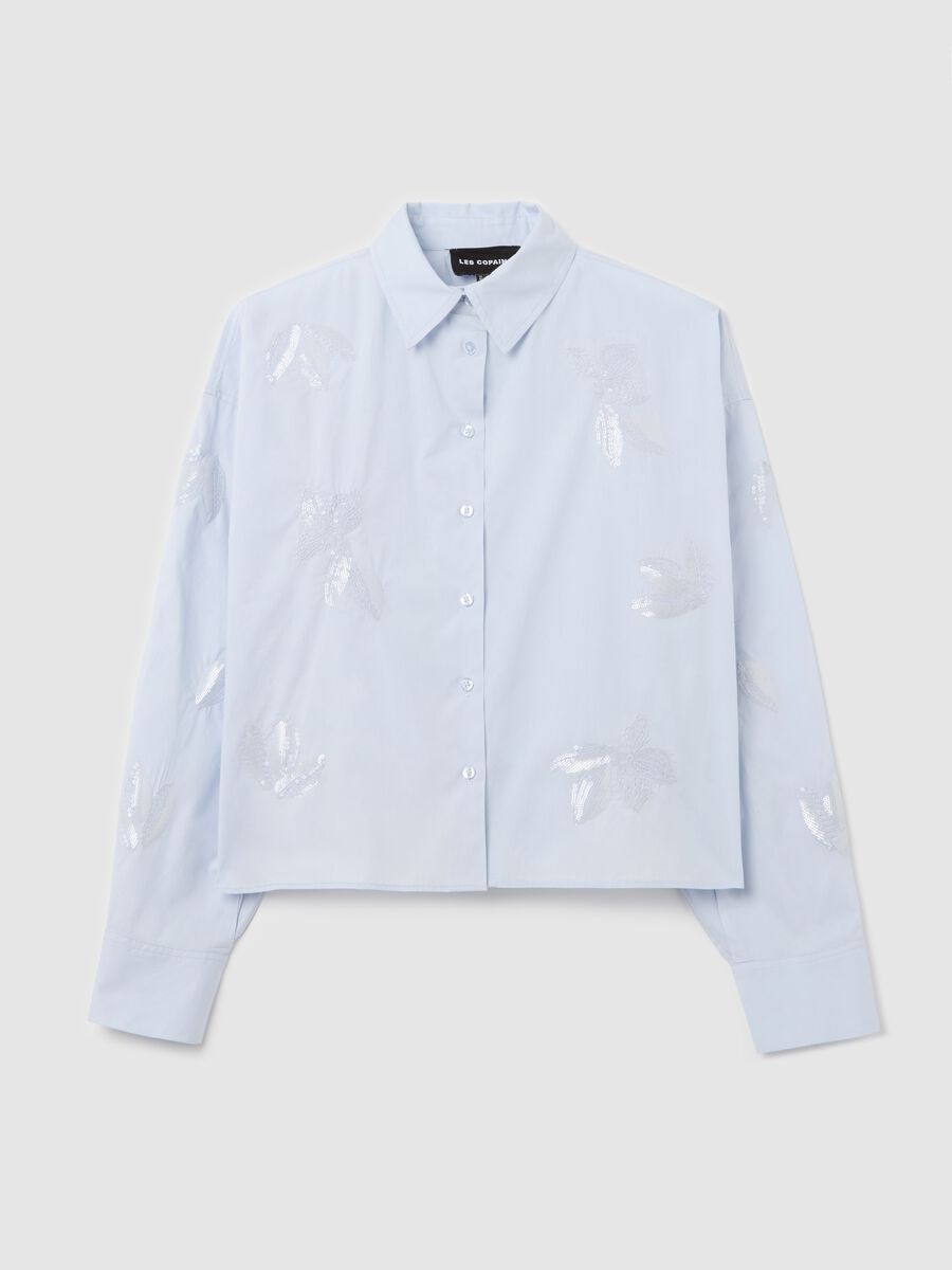 Camicia cropped con ricami floreali azzurro chiaro_0
