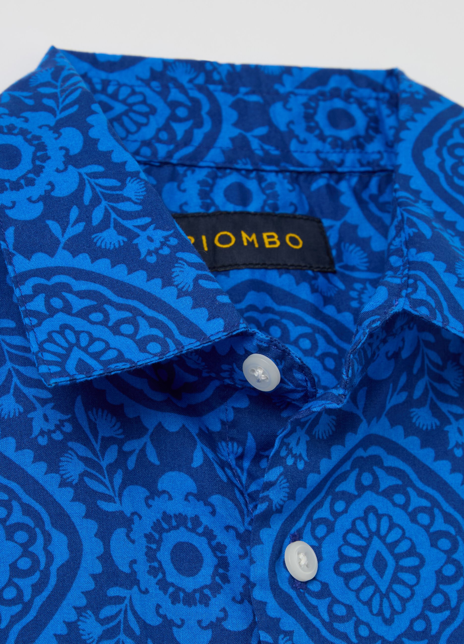 Short-sleeved shirt with print