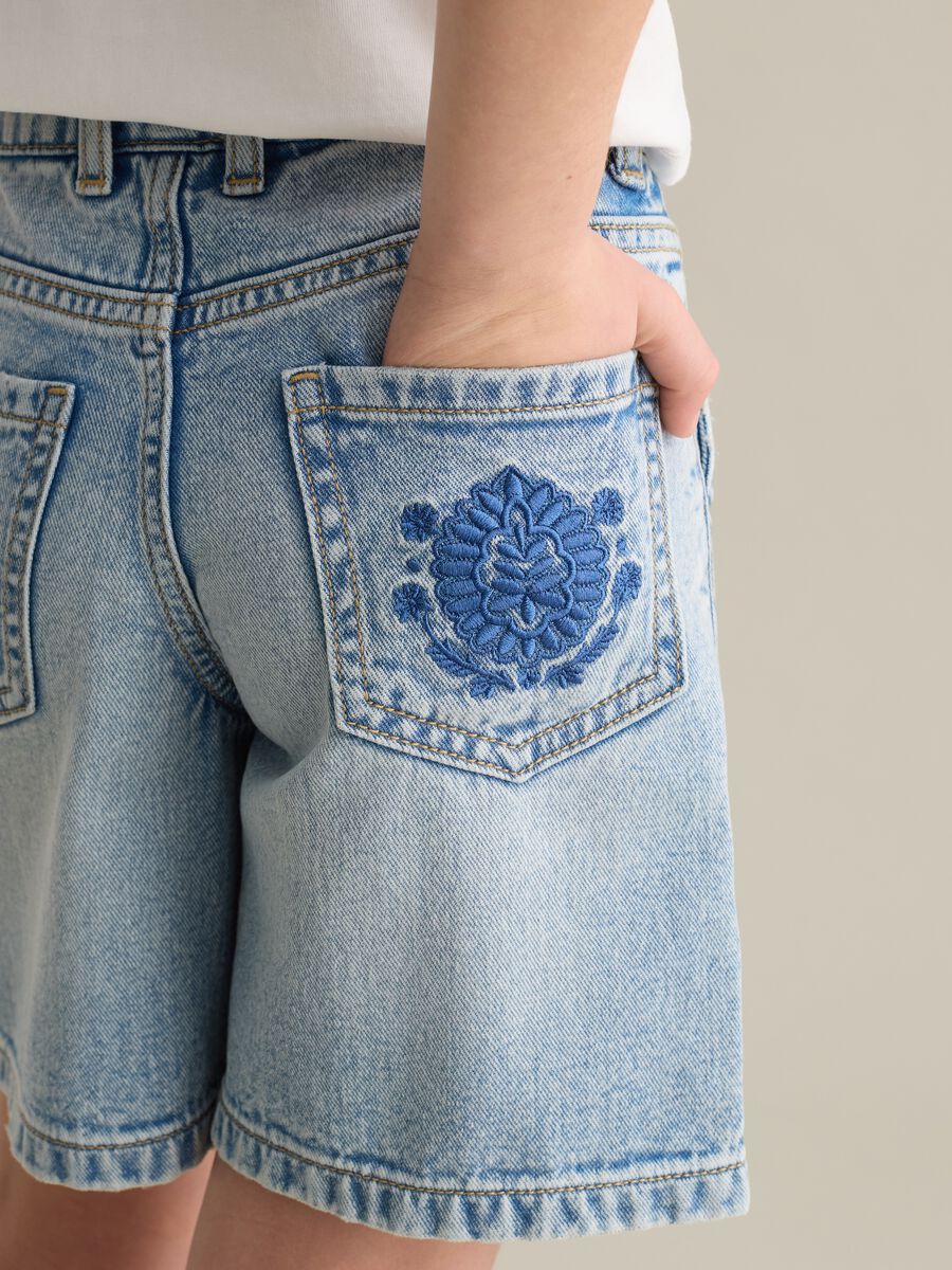 Denim shorts with pockets_2