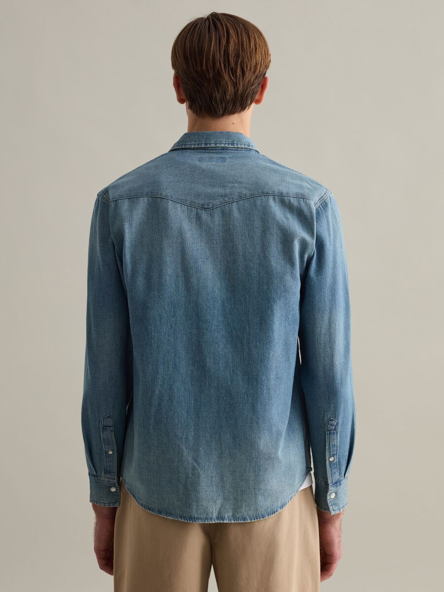 Camicia western in denim con bottoni perlati_2