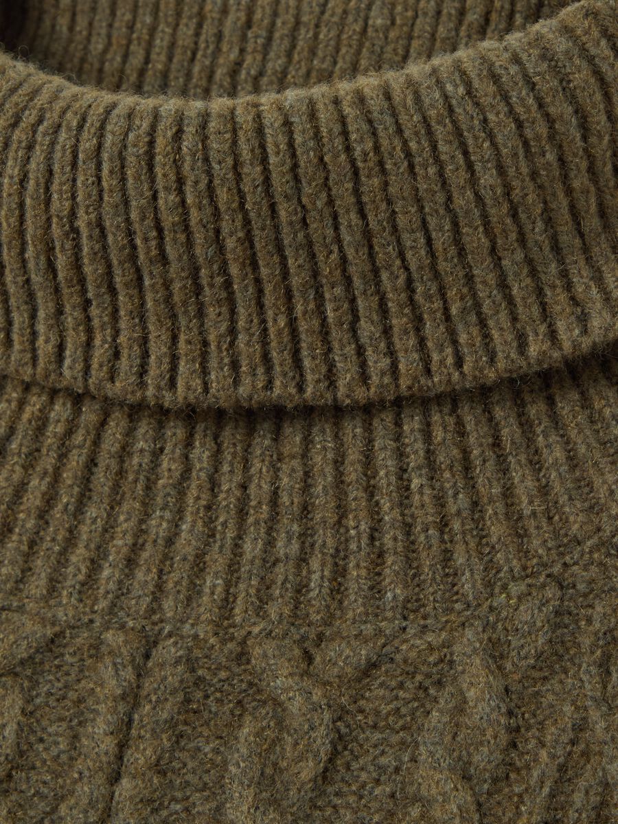 Pullover a trecce con collo alto_5