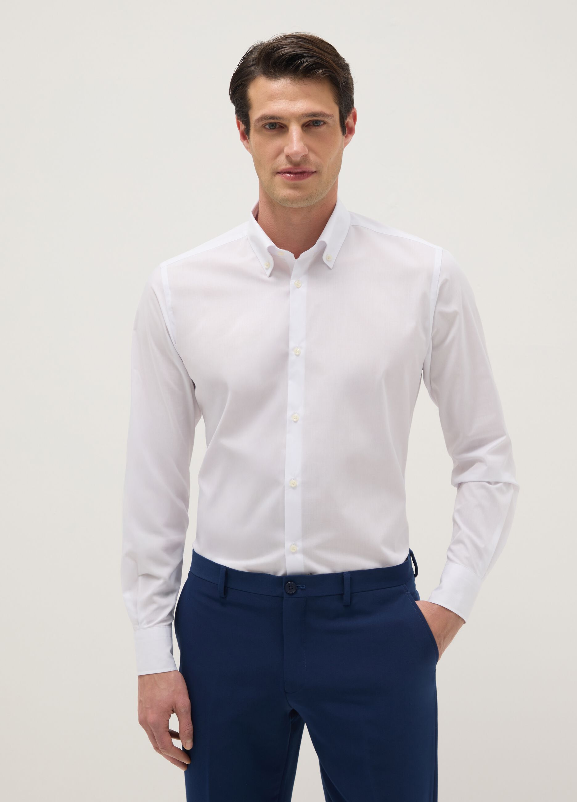 White cotton blend slim fit easy iron shirt