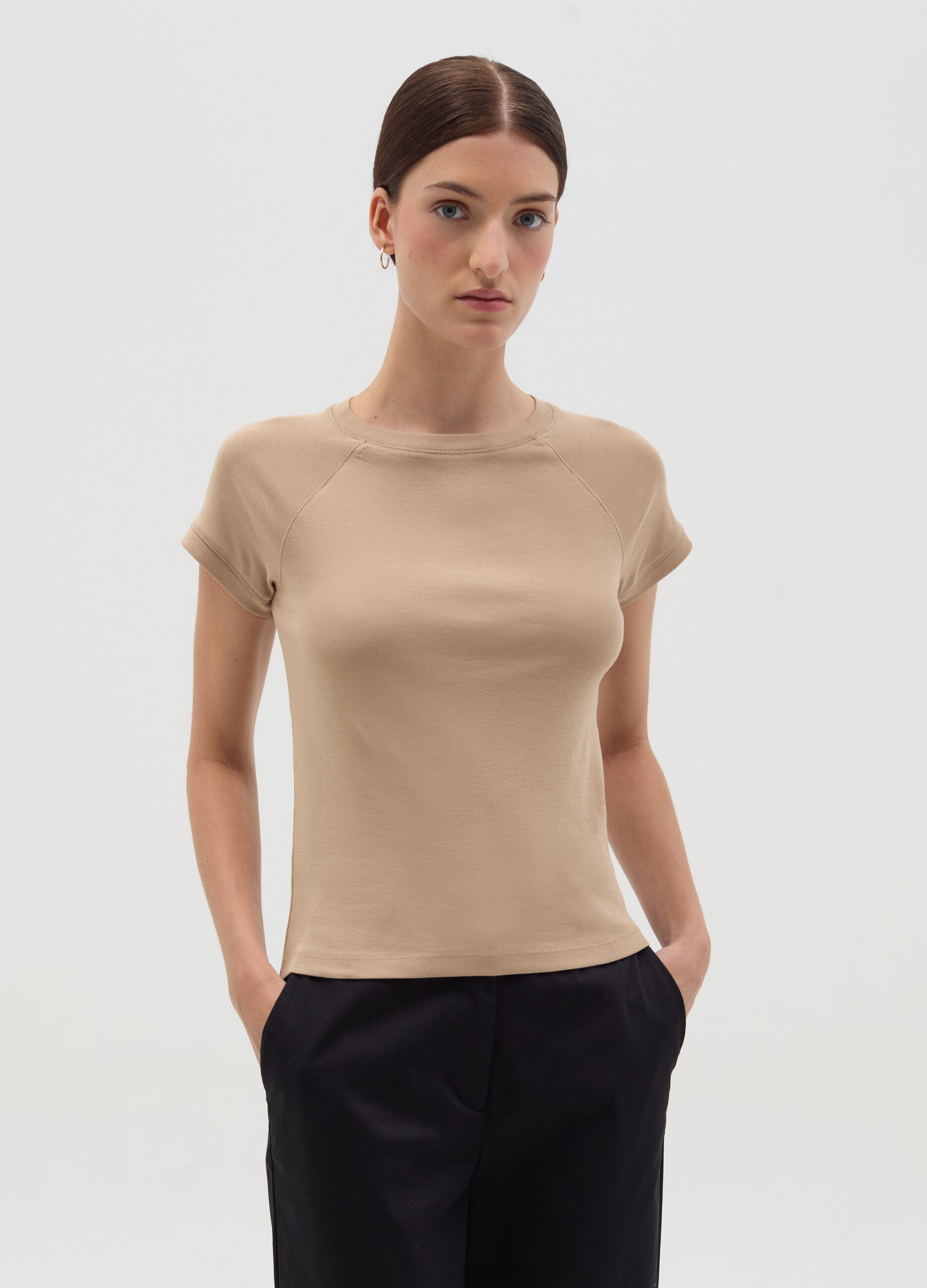 T-shirt with raglan sleeves