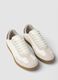 Sneakers bianche casual con suola a contrasto_1
