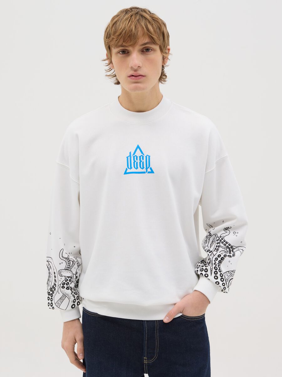 White sweatshirt with print_0