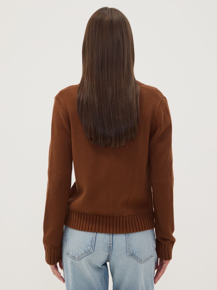 Cardigan marrone in puro cotone con girocollo e bottoni regular fit_3