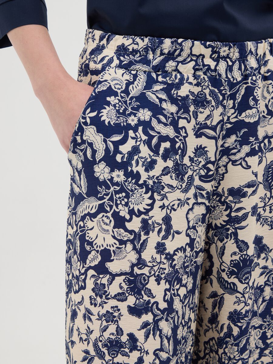 Women's Multicolour Regular Fit Trousers with Floral Pattern_3