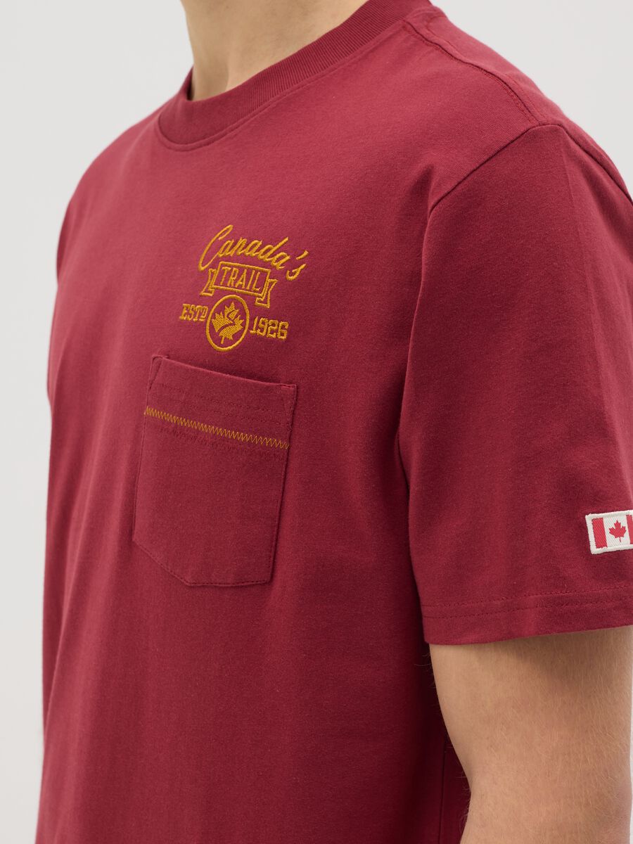 Canada's Trail red T-shirt with pocket and embroidery_3