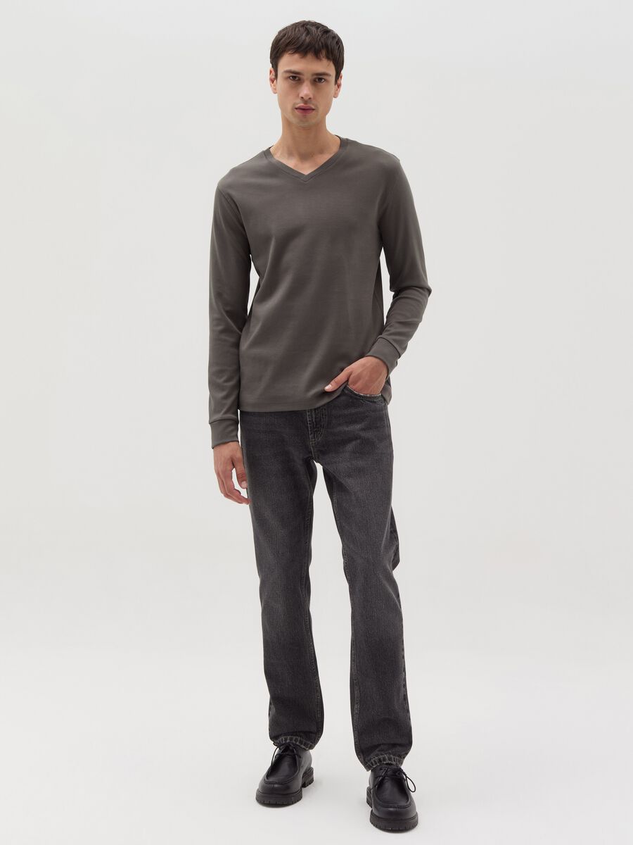 T-shirt a maniche lunghe con scollo a V_1
