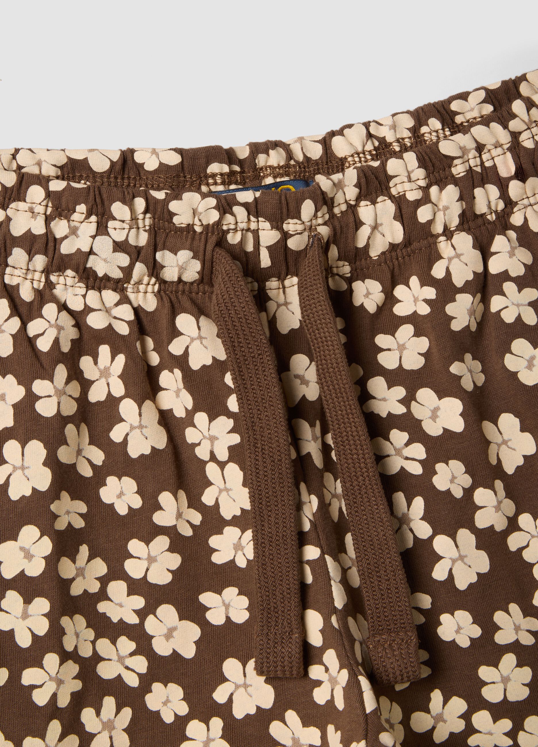 Beige pure cotton shorts with heart print