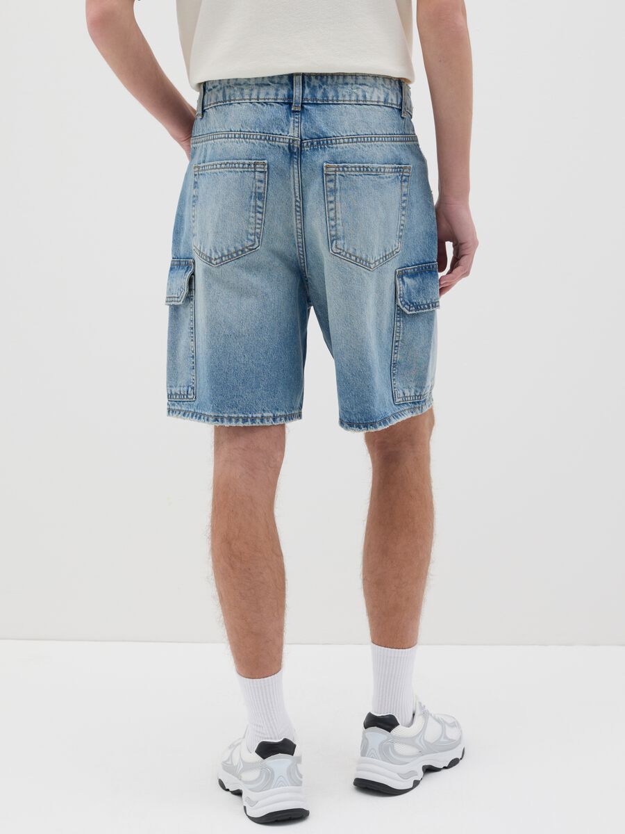 Cargo Bermuda shorts in light denim_2