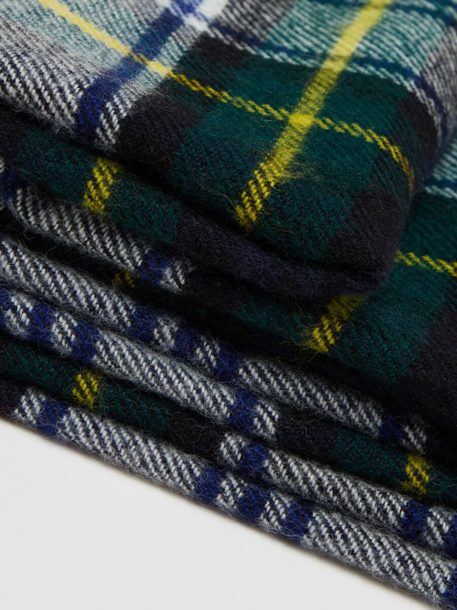 Check scarf with fringing_1