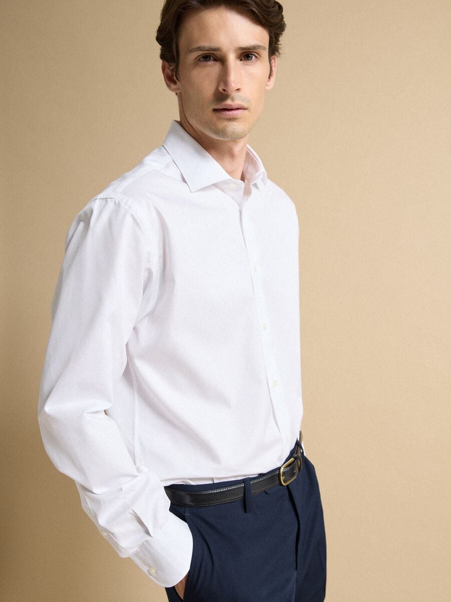 Camicia bianca in puro cotone con collo classico_0