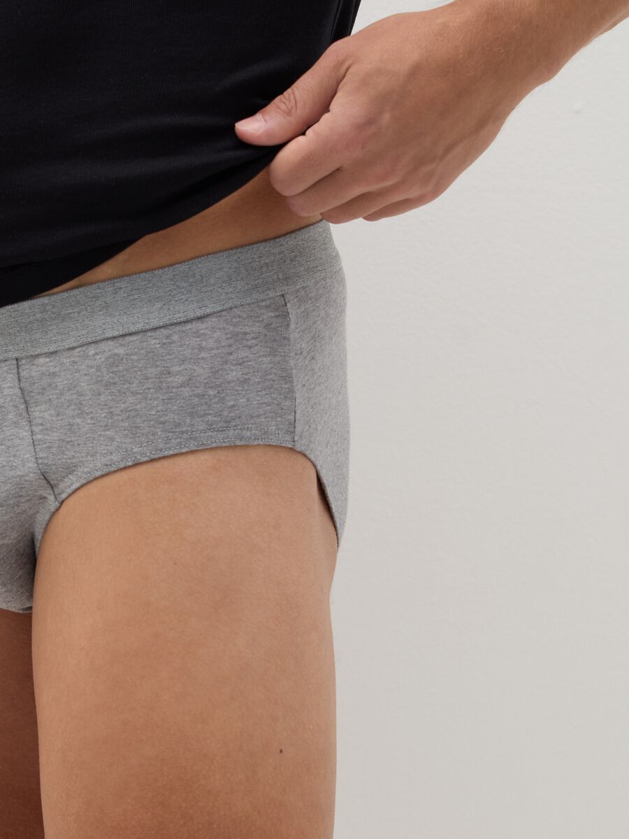 Three-pair pack briefs in stretch cotton_3