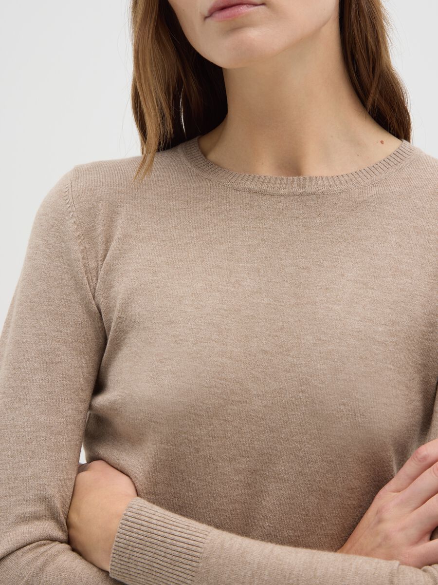 Maglia beige regular fit con scollo rotondo_3