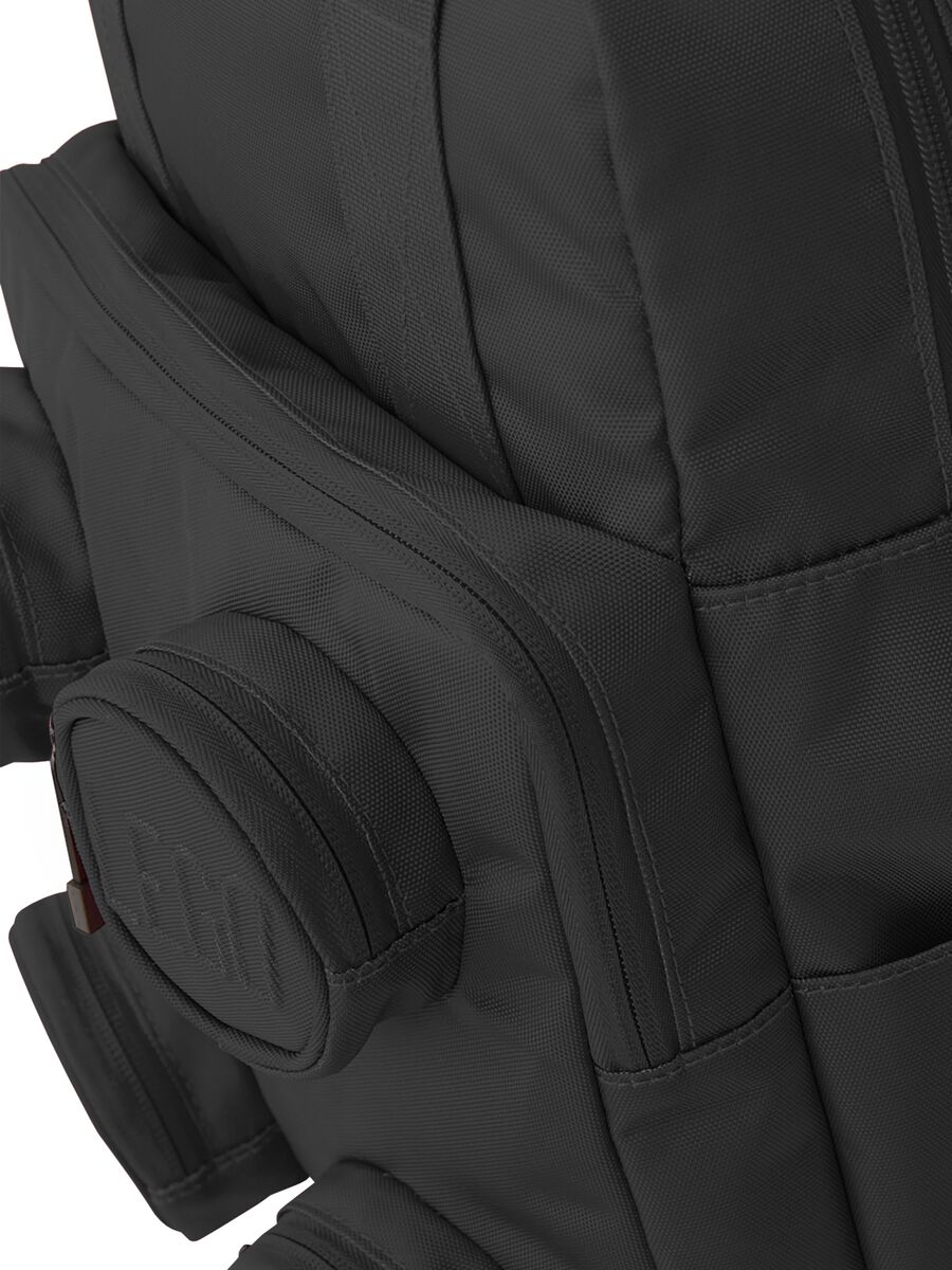 Zaino nero con tasche frontali_5