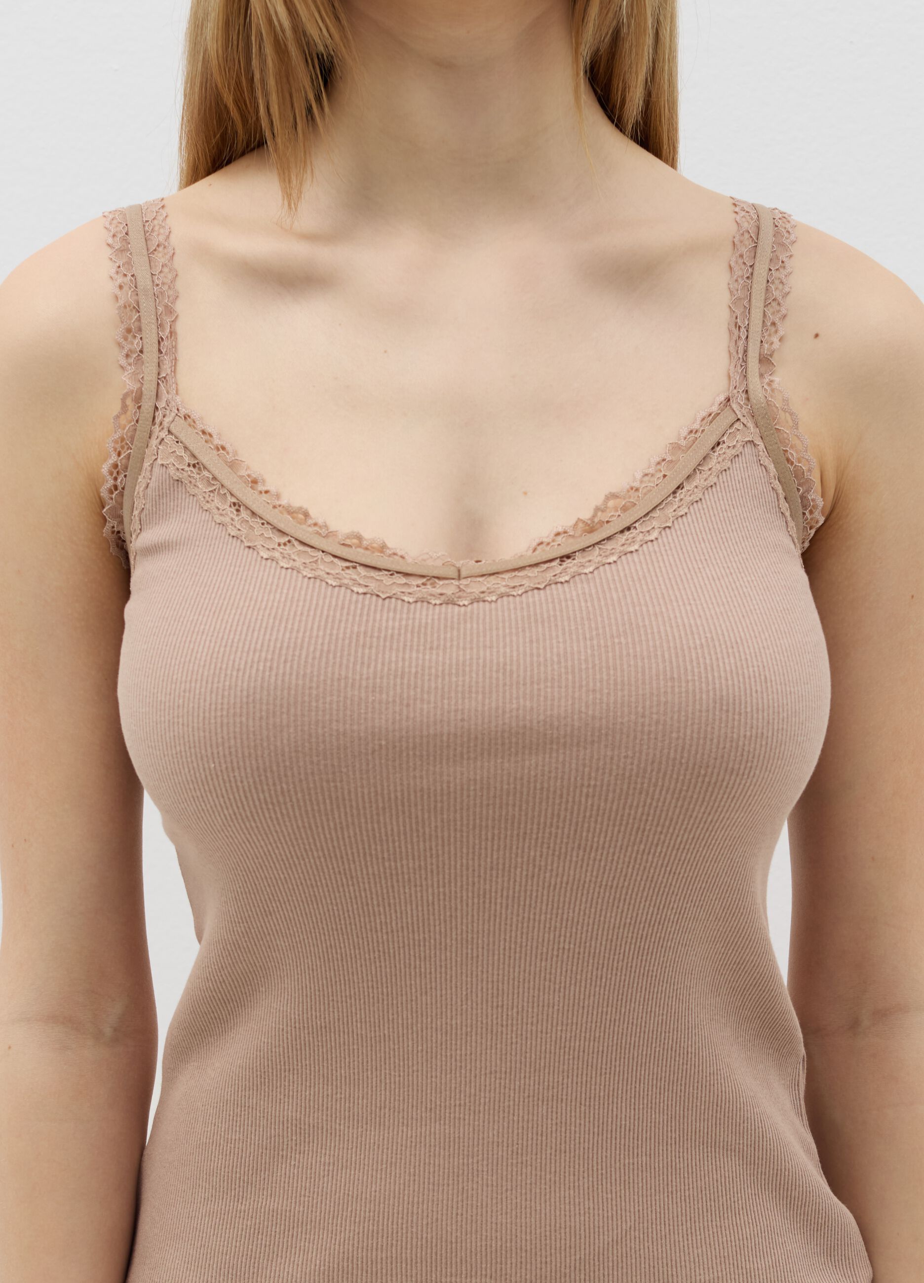 Ribbed under vest with crochet