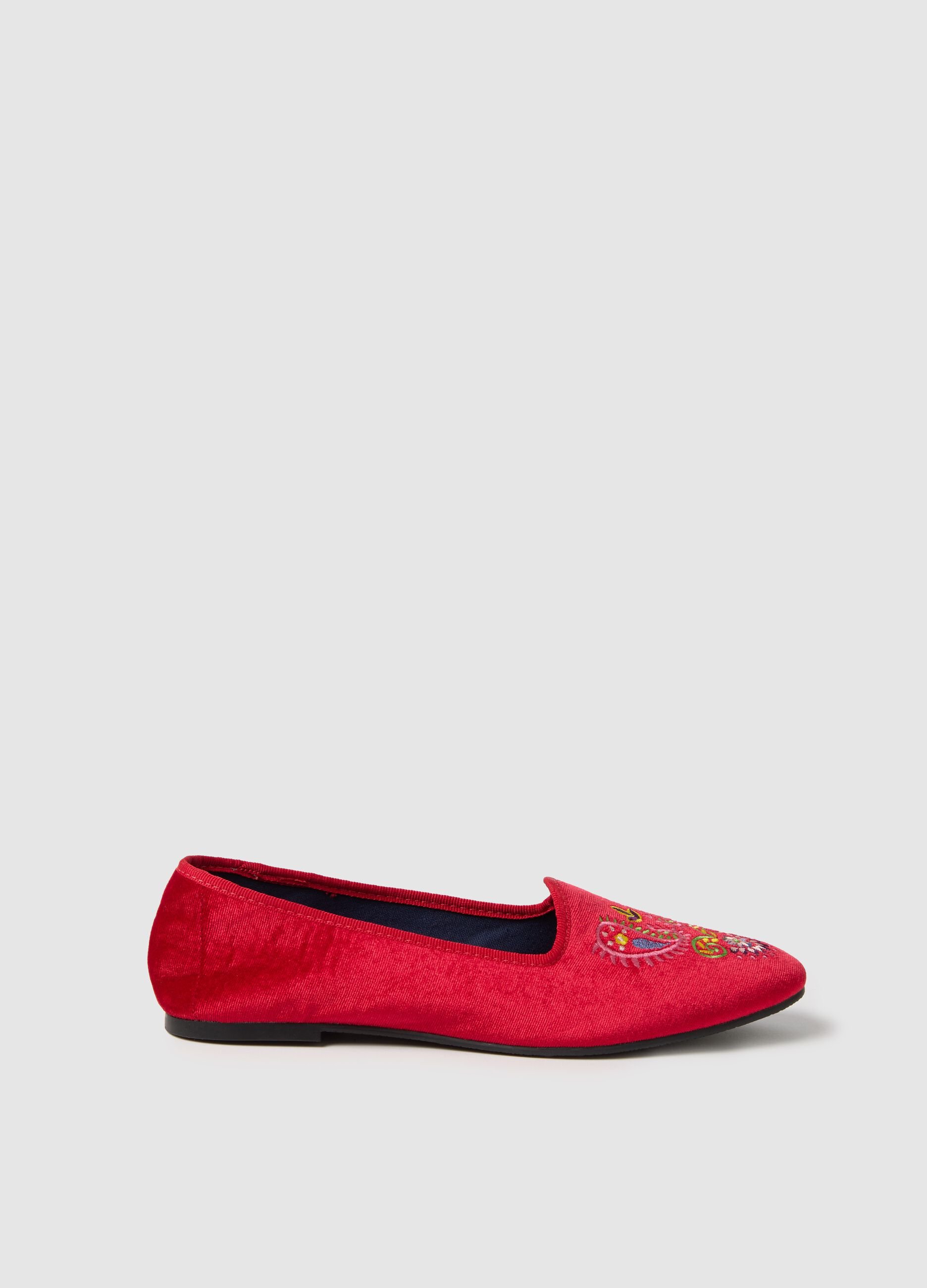 Velvet slipper shoes with embroidery