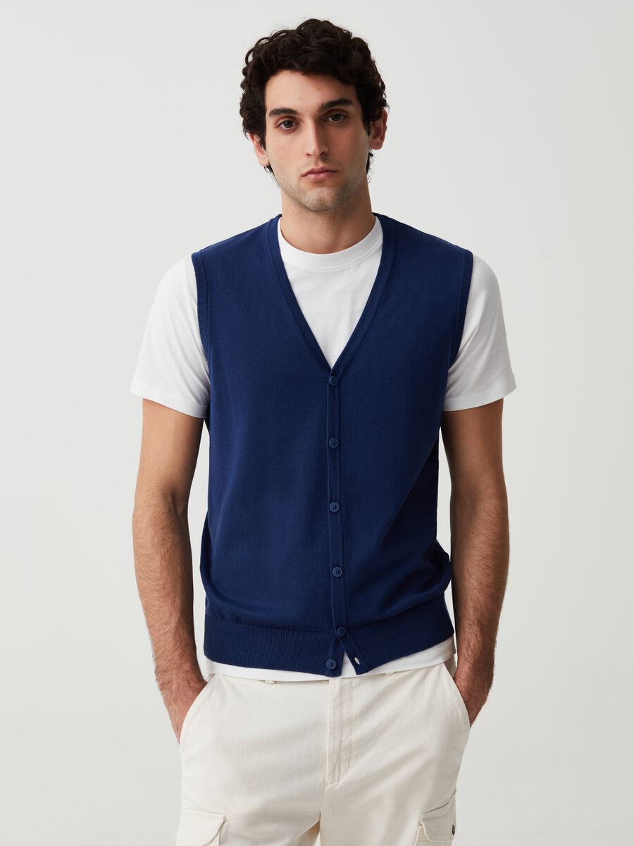 Gilet with V neck and buttons_1