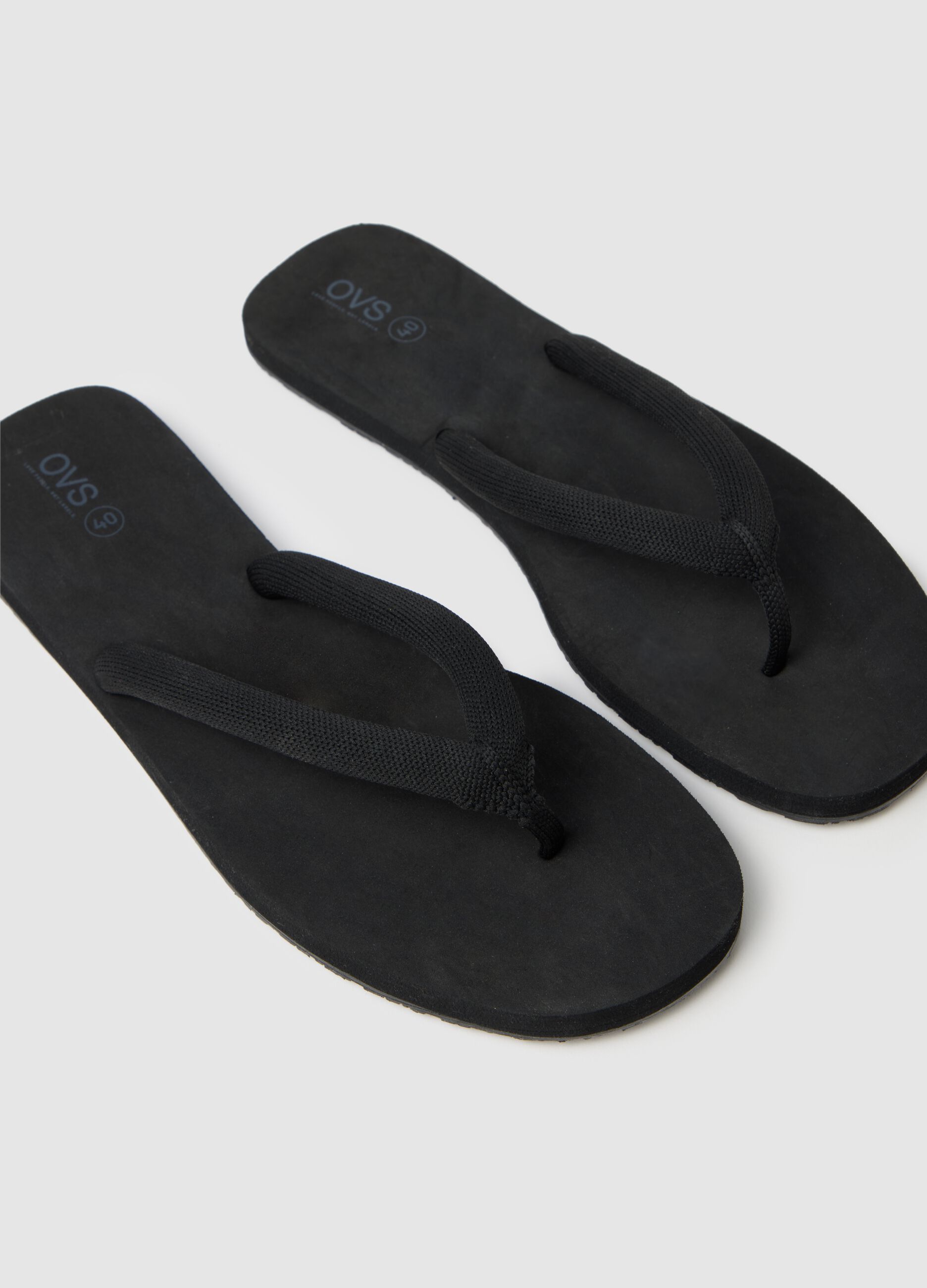 Women's black flip-flops with non-slip sole