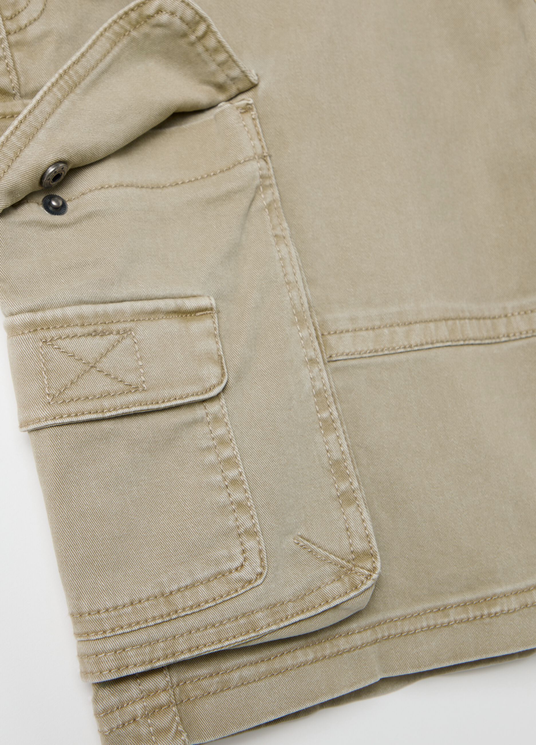 Beige Bermuda shorts in stretch cotton