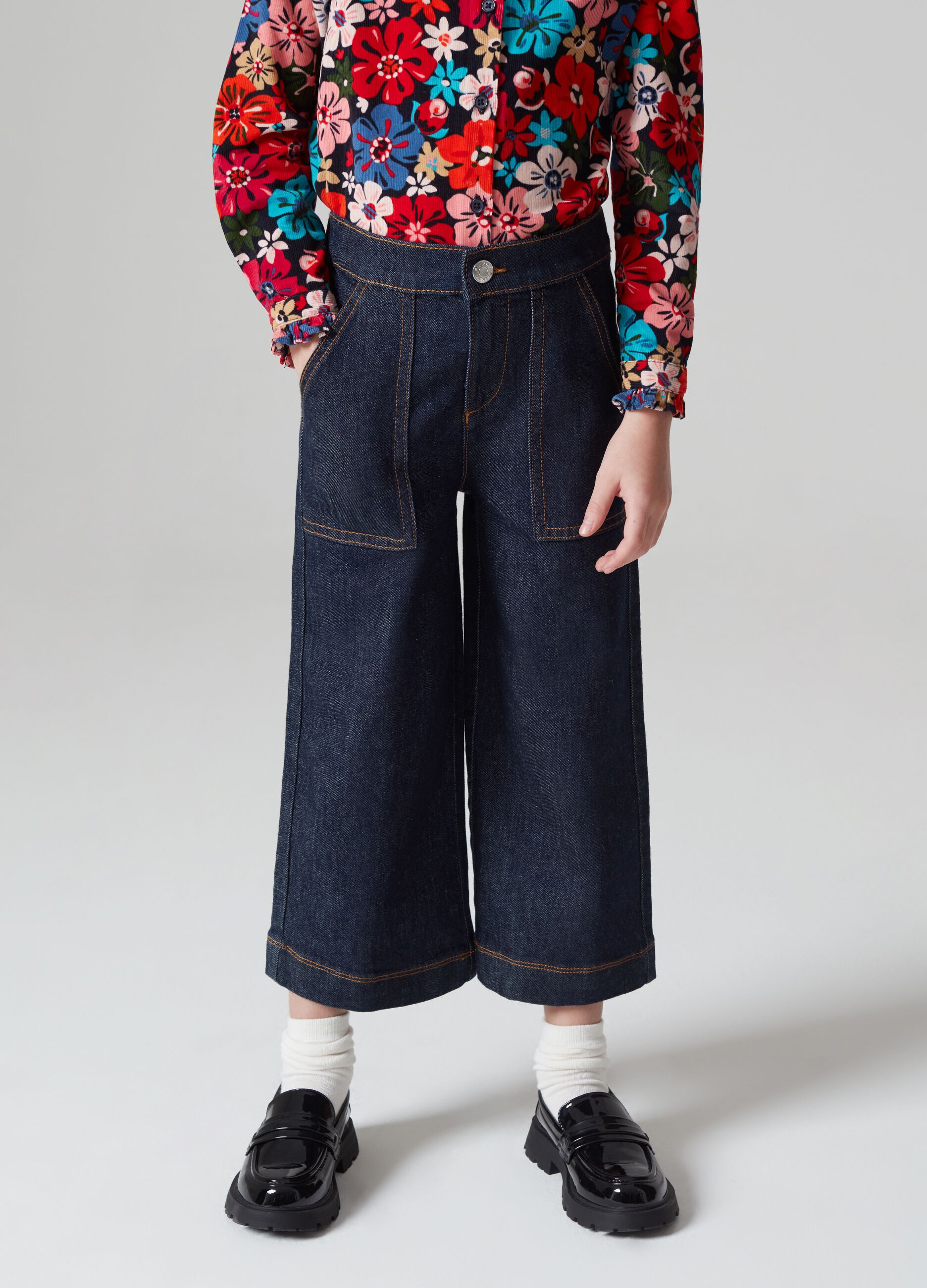 Jeans wide leg con tasche