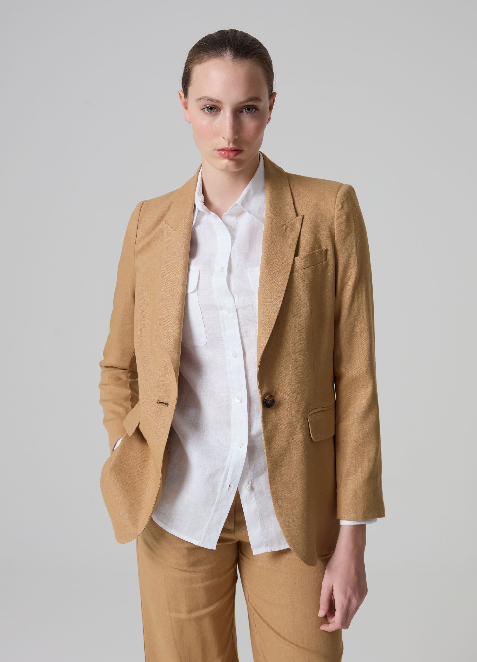 Contemporary single-breasted blazer