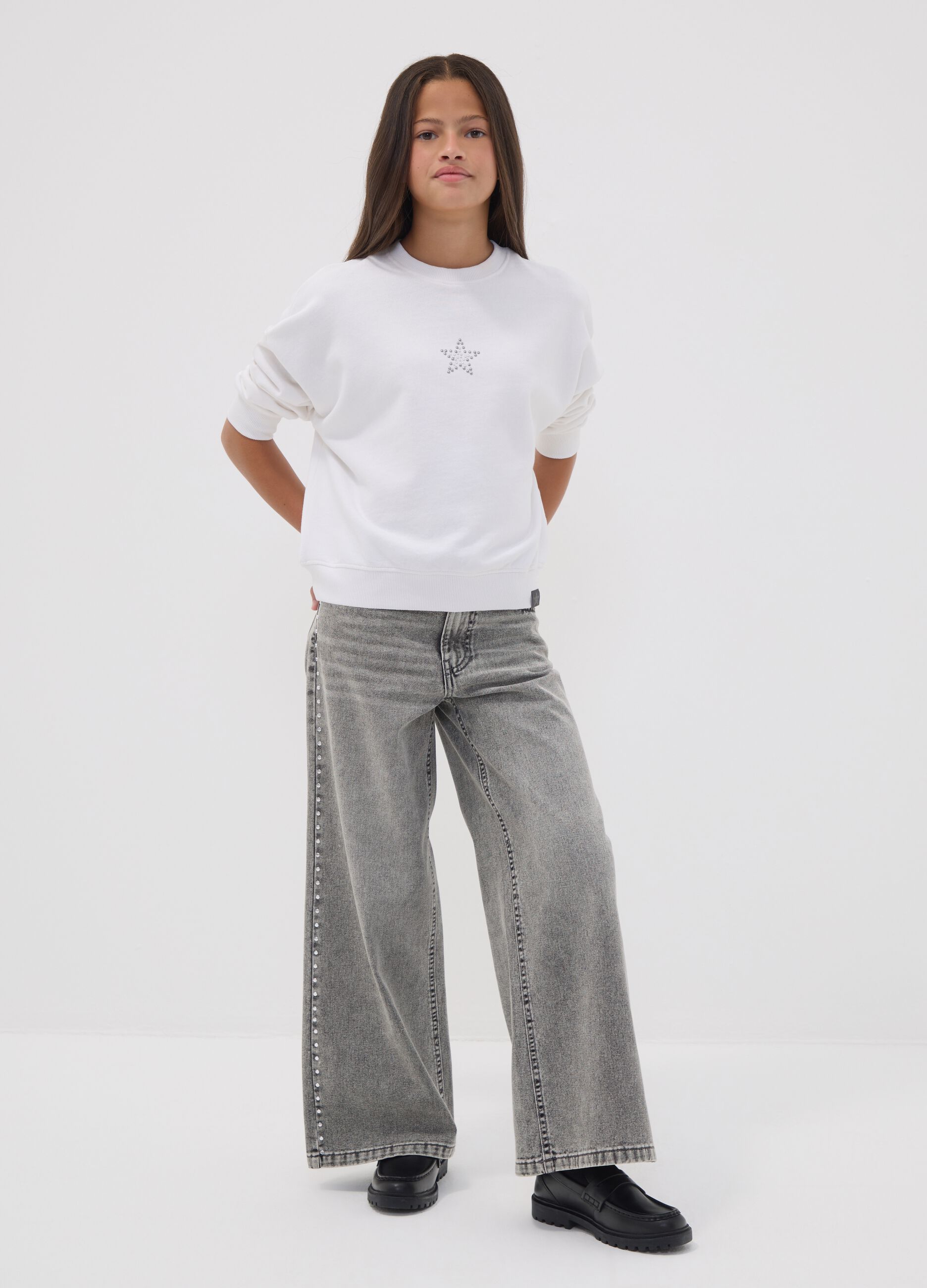 Girls&rsquo; pure cotton wide-leg grey jeans with studs