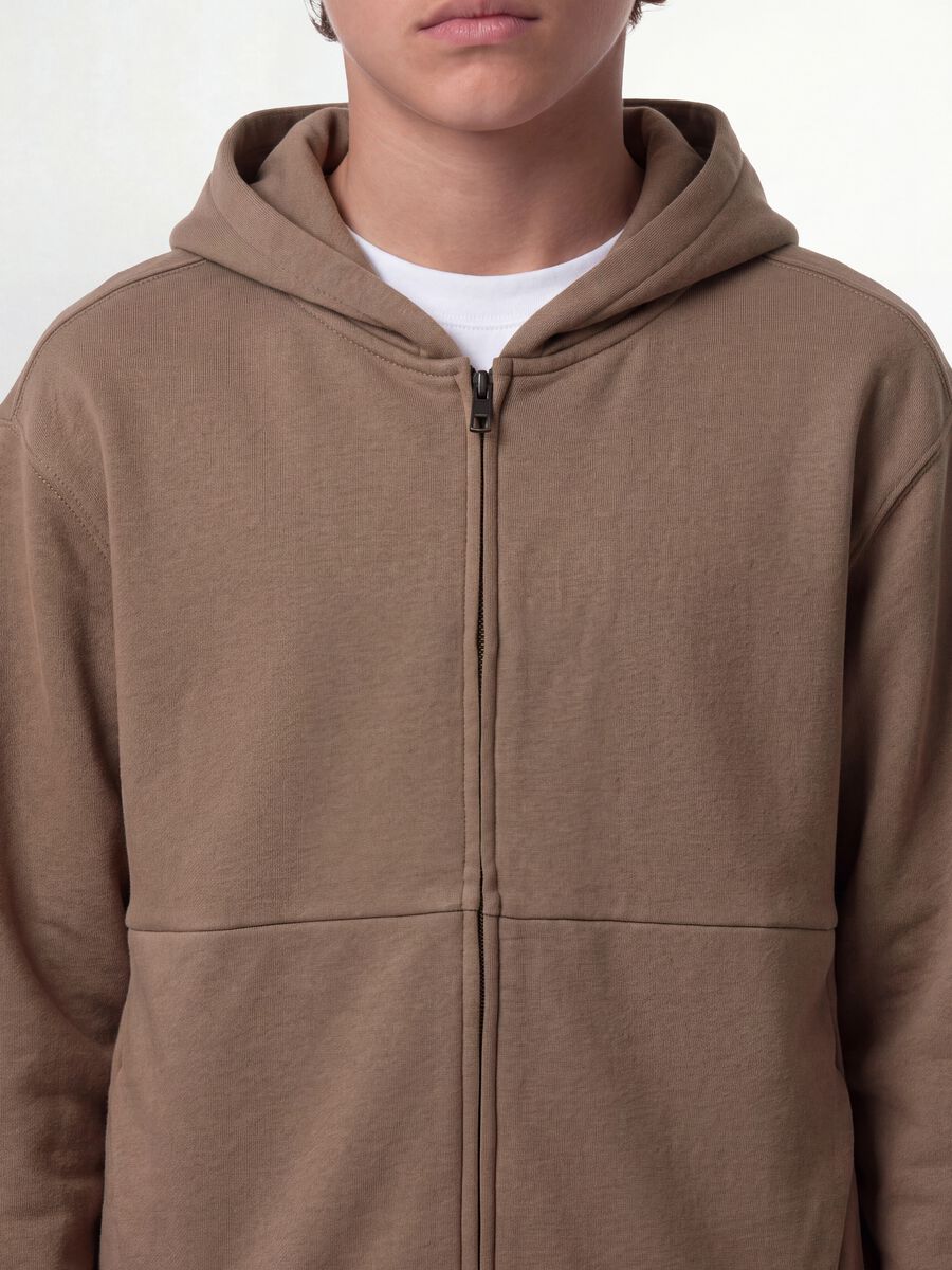 Felpa beige con cappuccio e zip in puro cotone organico per ragazzo relaxed fit_2
