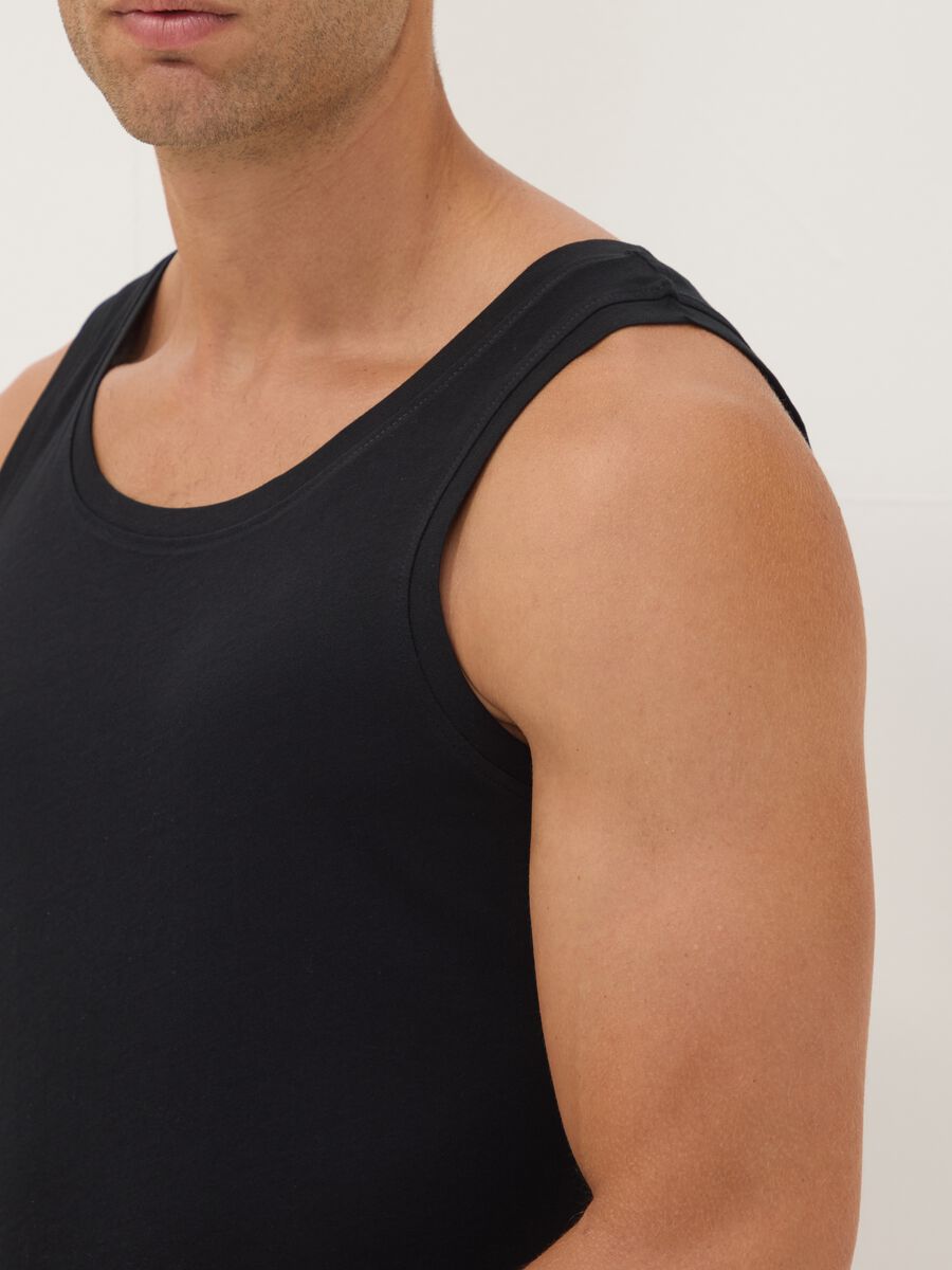 2-pack of black vests in pure extra-fine cotton_2