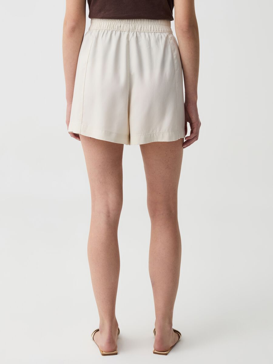 High-waisted Lyocell shorts_2