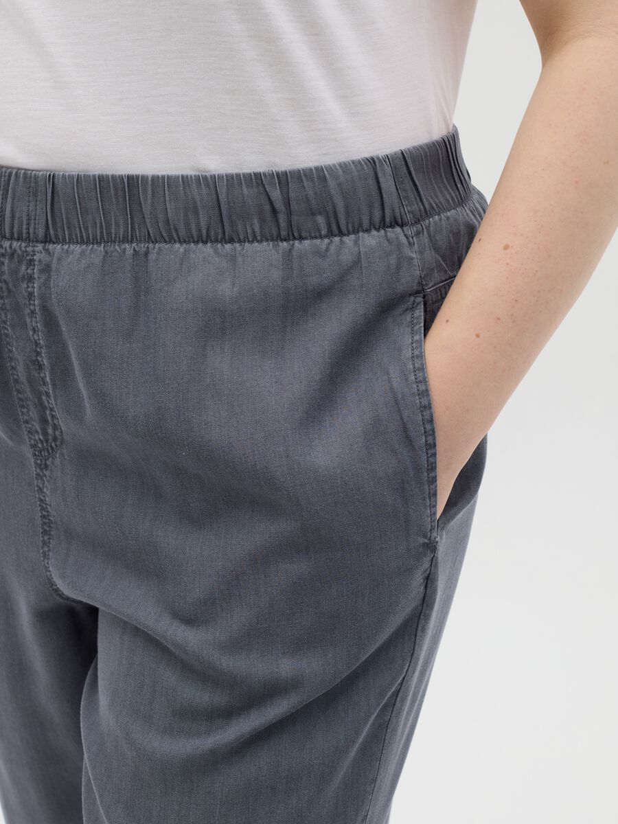 Curvy grey jogger trousers with denim effect_3