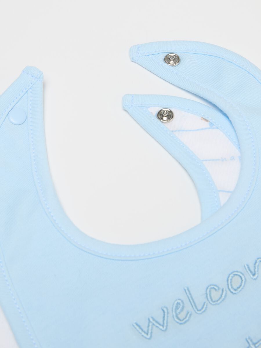 Two-pack bibs with "Welcome to the World" embroidery_1