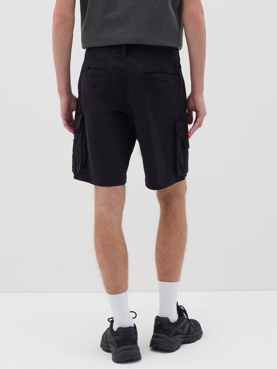 Black Bermuda shorts in stretch cotton_2