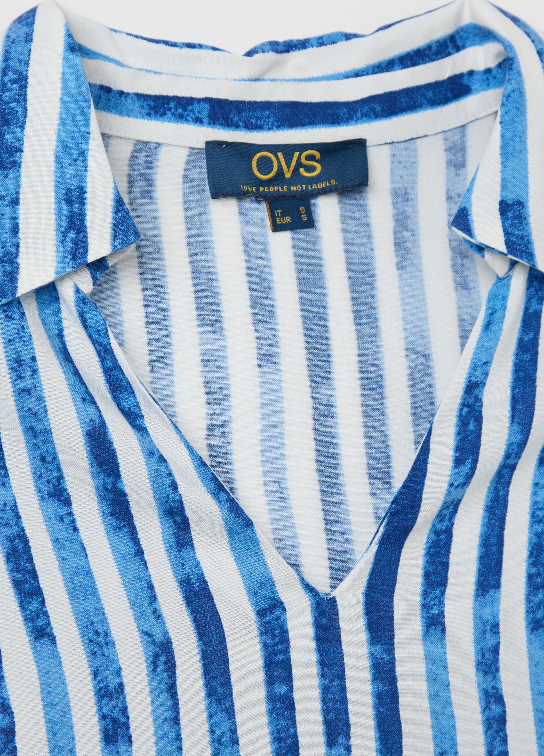 Blusa in viscosa con scollo a polo