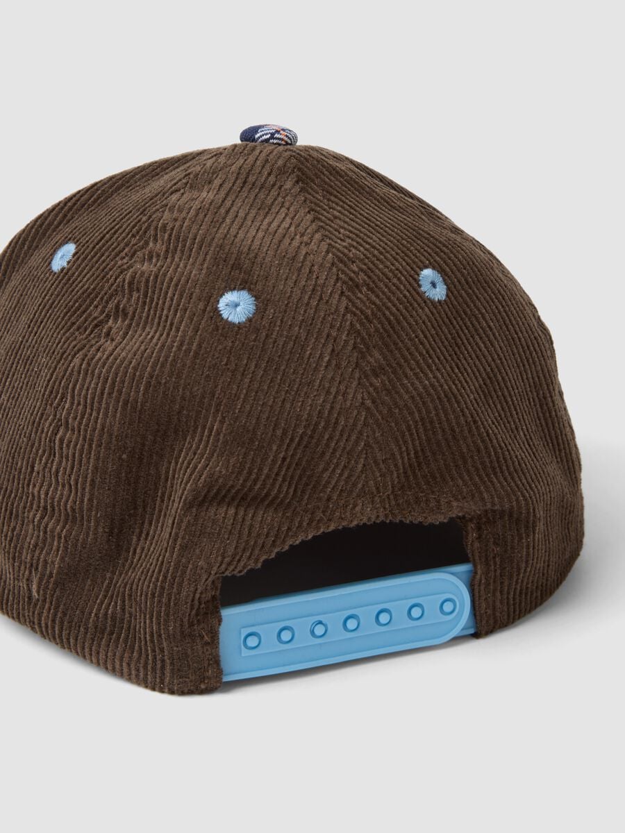Cappello marrone in puro cotone a coste con visiera_1