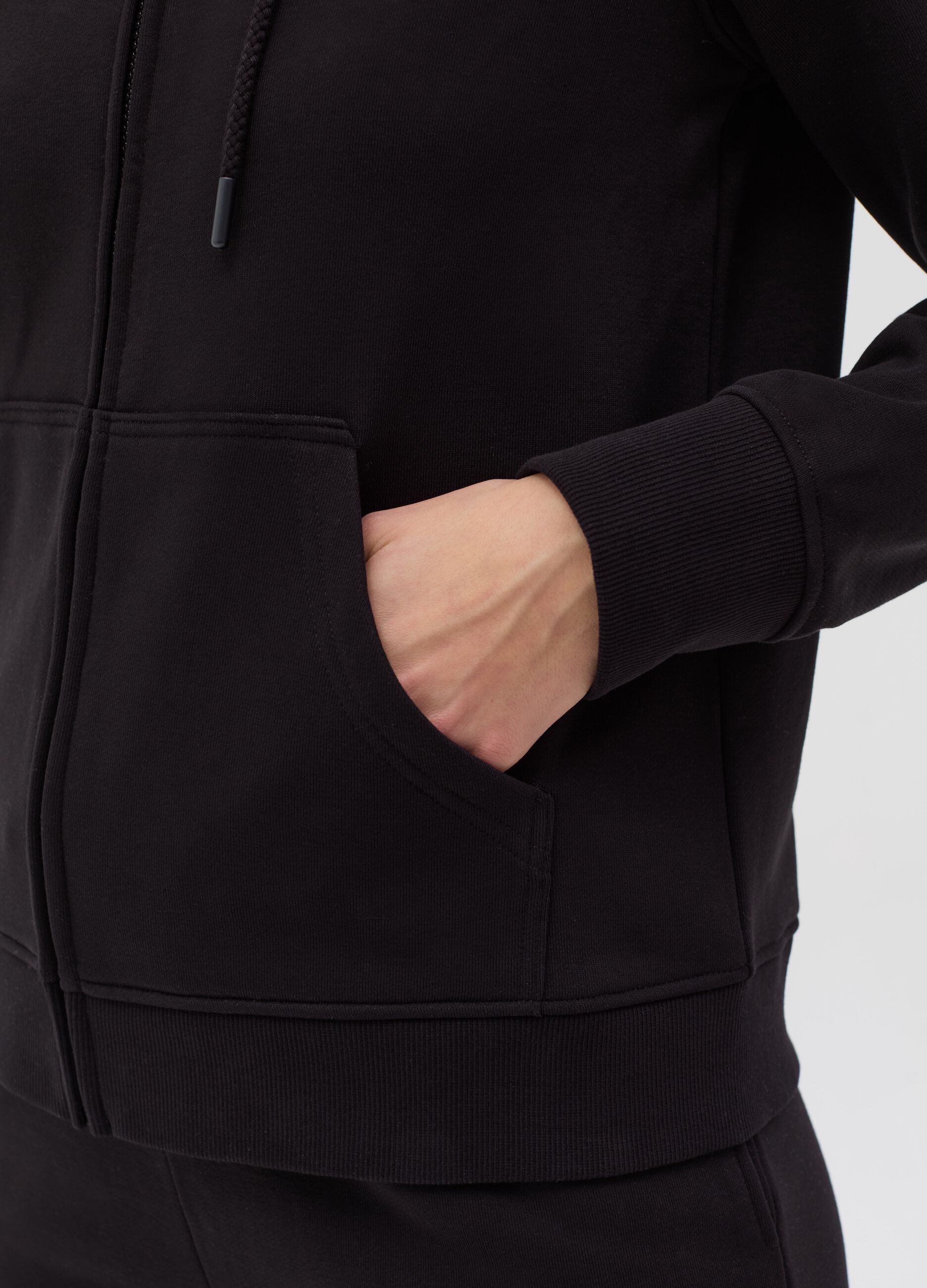 Full-zip Essential con cappuccio