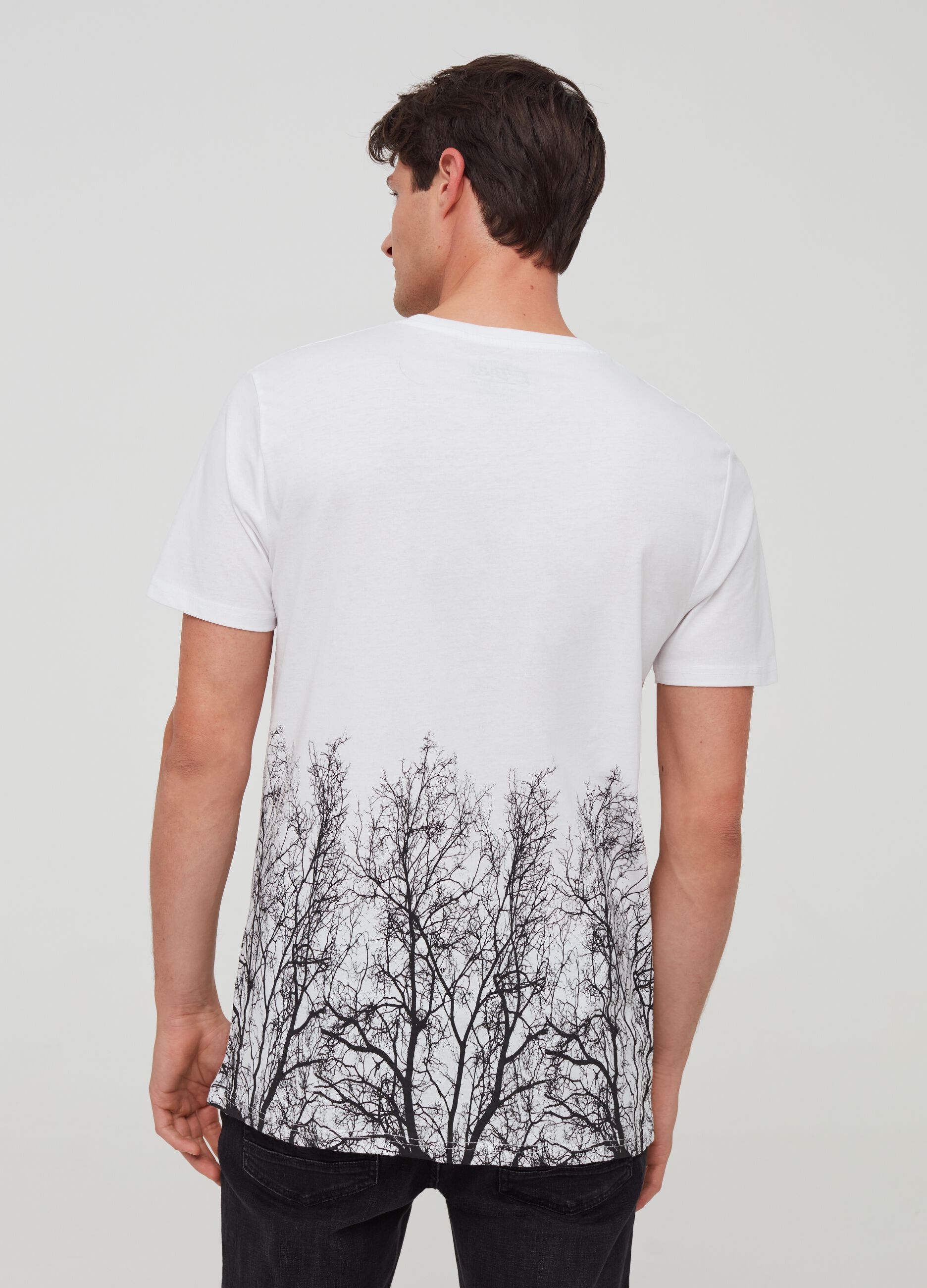 Round neck T-shirt with lettering and trees print