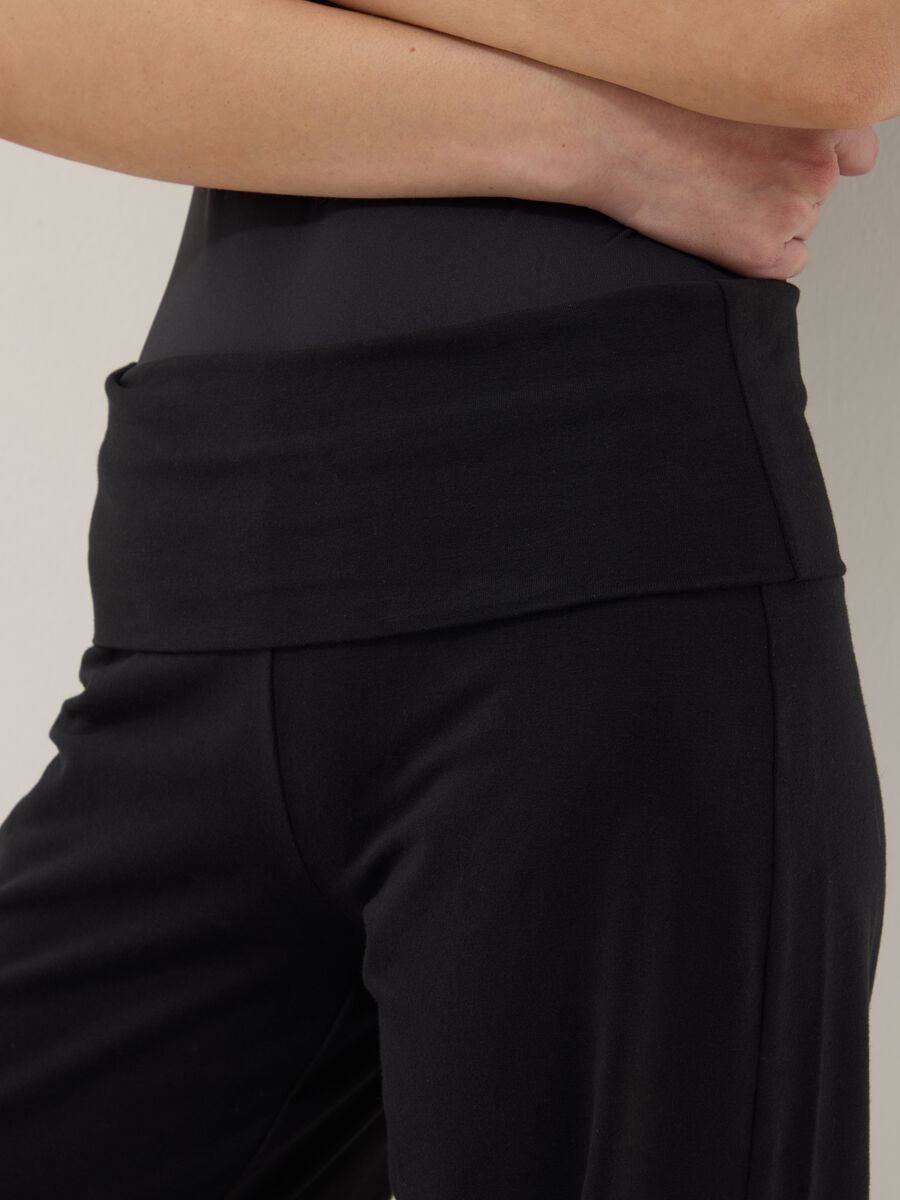Wide-leg black stretch cotton jogger trousers_3