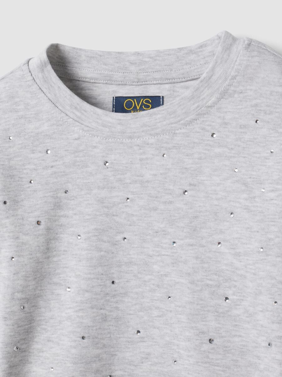 T-shirt grigia in cotone organico e viscosa elasticizzata con strass_4